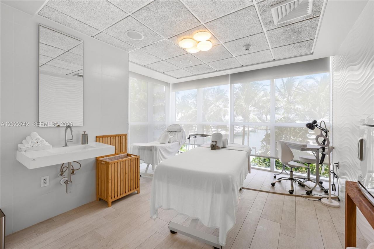 400 Alton Rd, Unit 907, Miami Beach, FL 33139 Photo