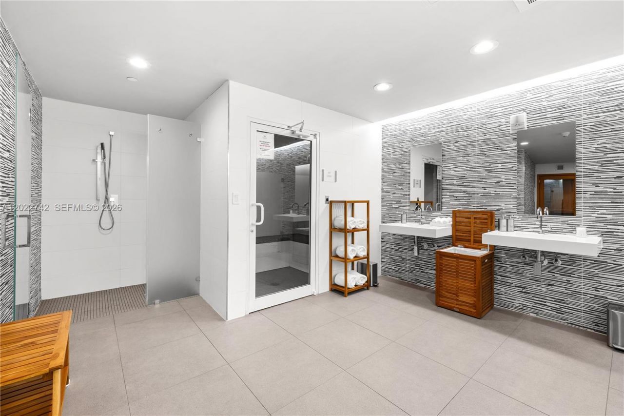 400 Alton Rd, Unit 907, Miami Beach, FL 33139 Photo