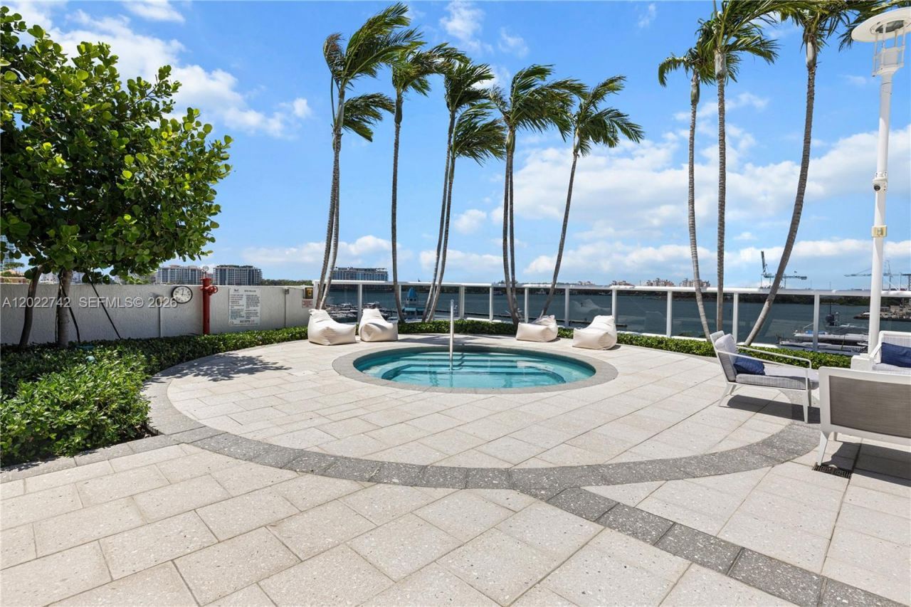 400 Alton Rd, Unit 907, Miami Beach, FL 33139 Photo