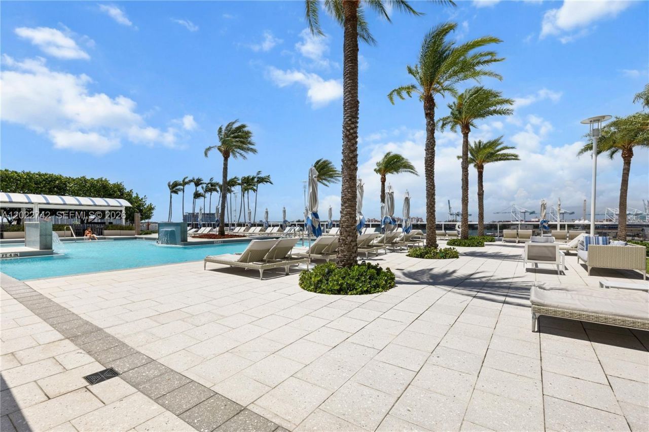 400 Alton Rd, Unit 907, Miami Beach, FL 33139 Photo