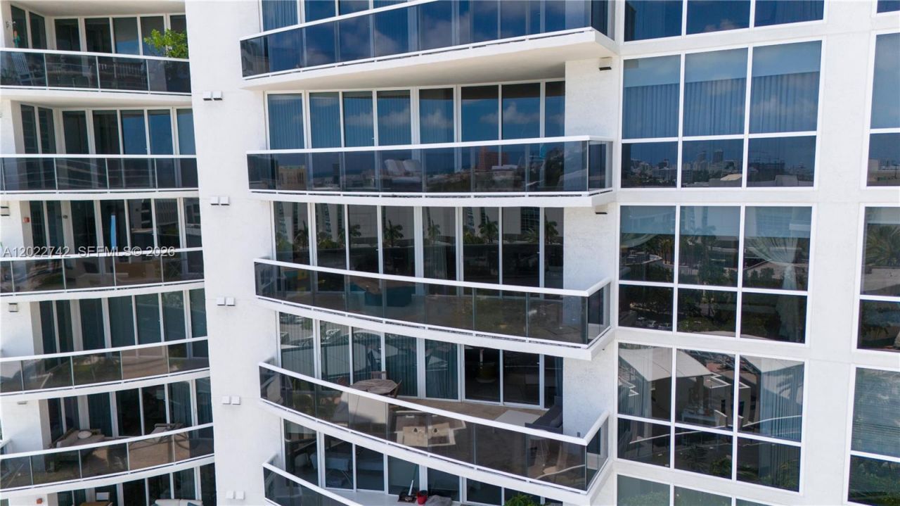 400 Alton Rd, Unit 907, Miami Beach, FL 33139 Photo