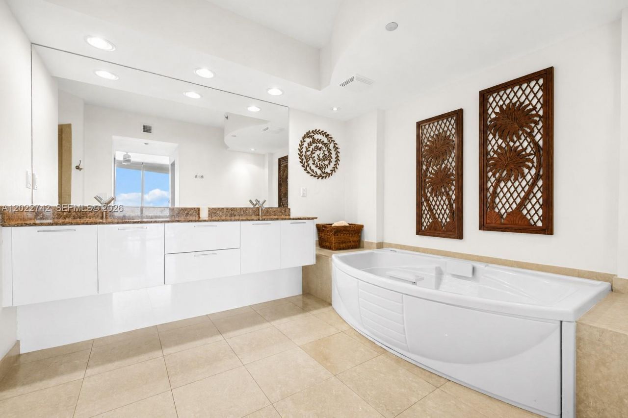 400 Alton Rd, Unit 907, Miami Beach, FL 33139 Photo