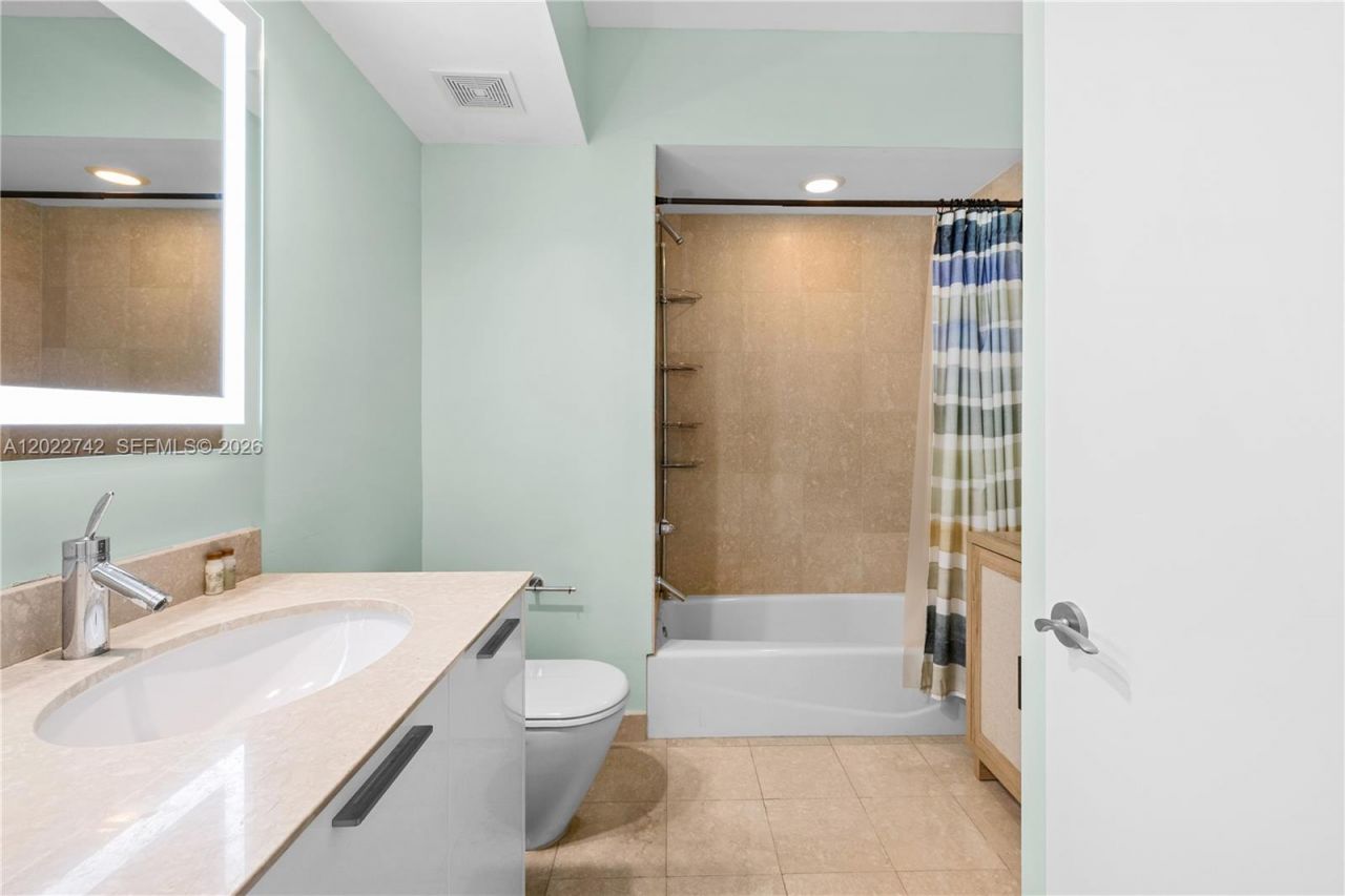 400 Alton Rd, Unit 907, Miami Beach, FL 33139 Photo