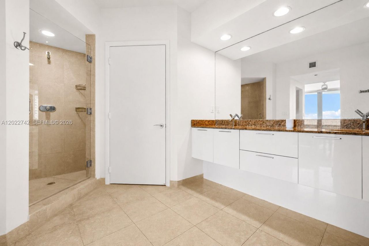 400 Alton Rd, Unit 907, Miami Beach, FL 33139 Photo