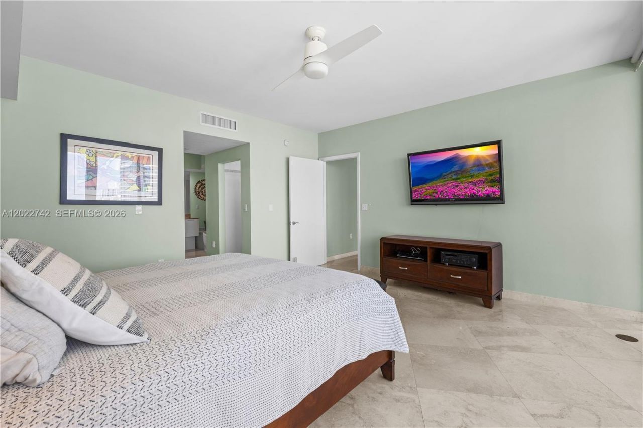 400 Alton Rd, Unit 907, Miami Beach, FL 33139 Photo
