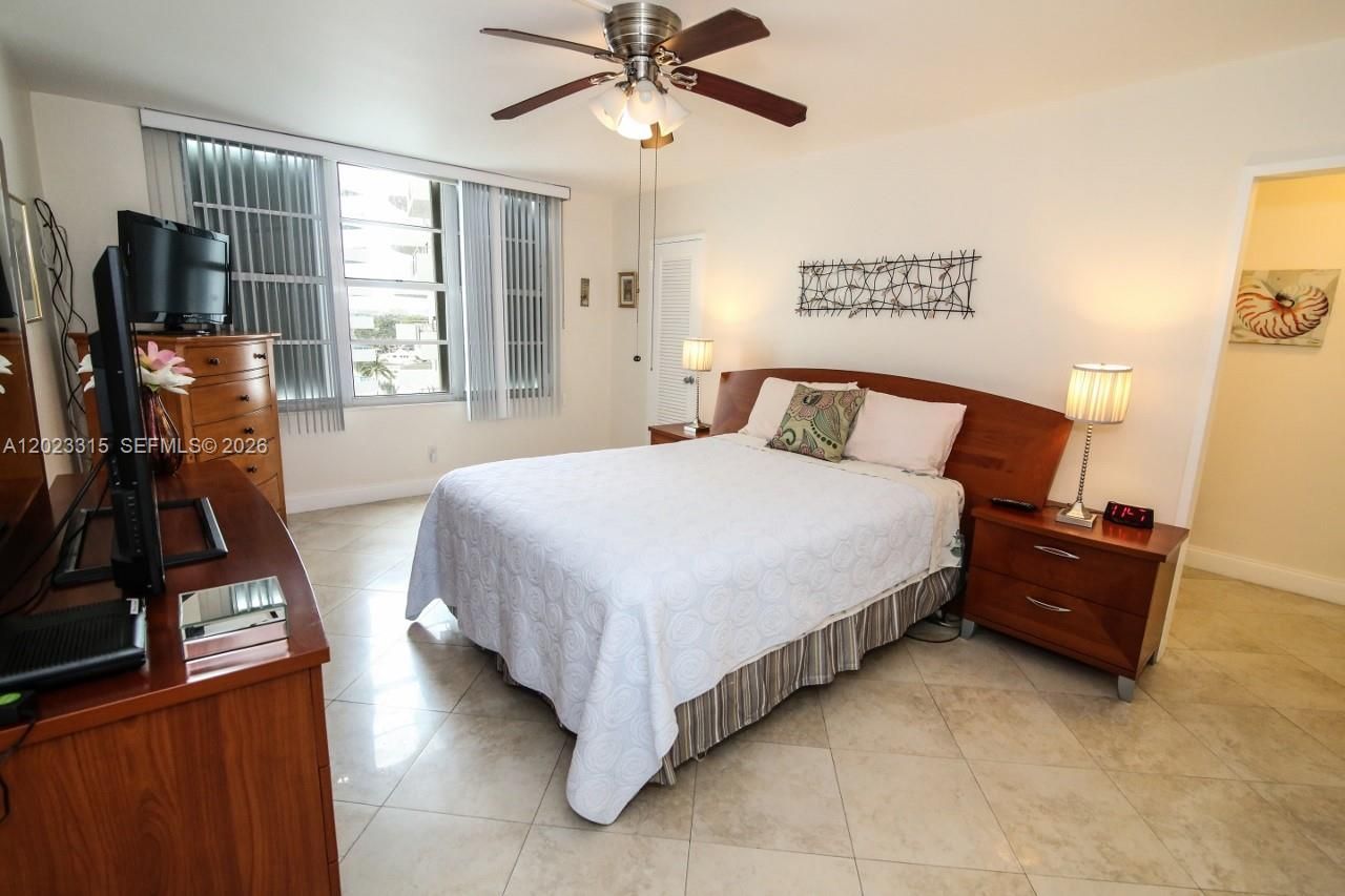 5151 Collins Ave , Unit 827, Miami Beach, FL 33140 Photo