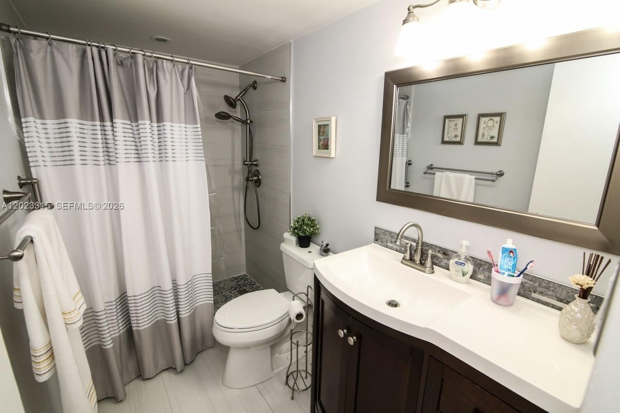 5151 Collins Ave , Unit 827, Miami Beach, FL 33140 Photo