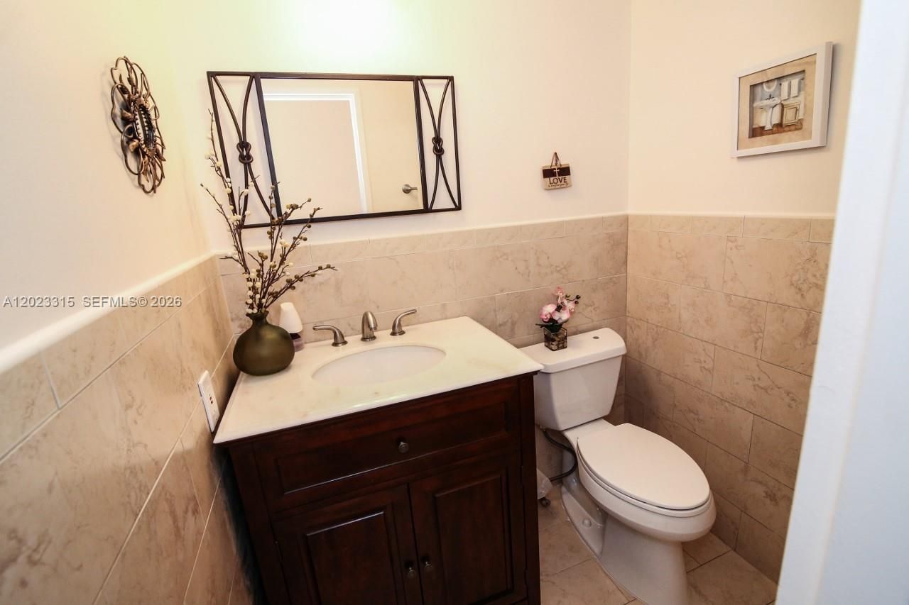 5151 Collins Ave , Unit 827, Miami Beach, FL 33140 Photo