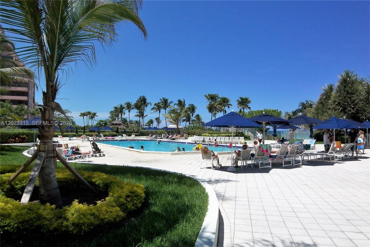 5151 Collins Ave , Unit 827, Miami Beach, FL 33140 Photo