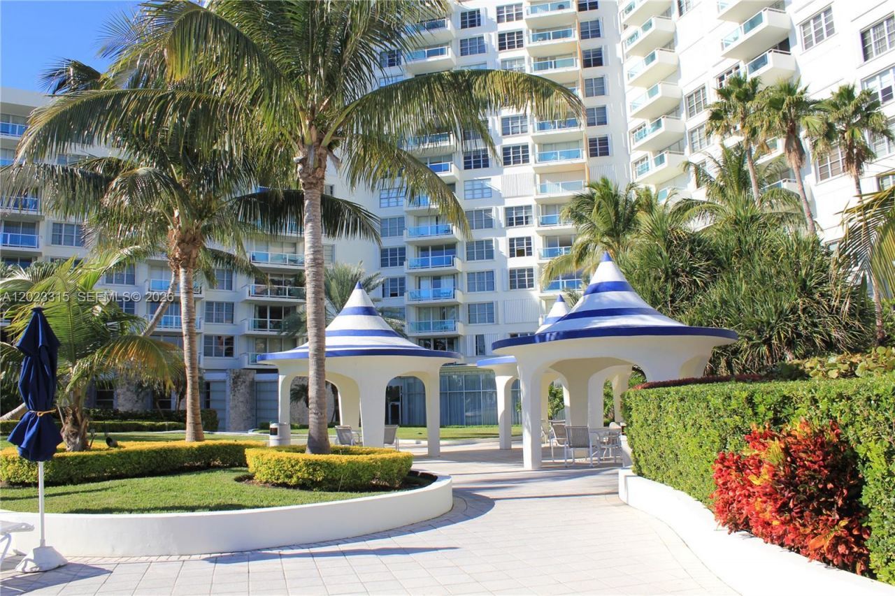 5151 Collins Ave , Unit 827, Miami Beach, FL 33140 Photo