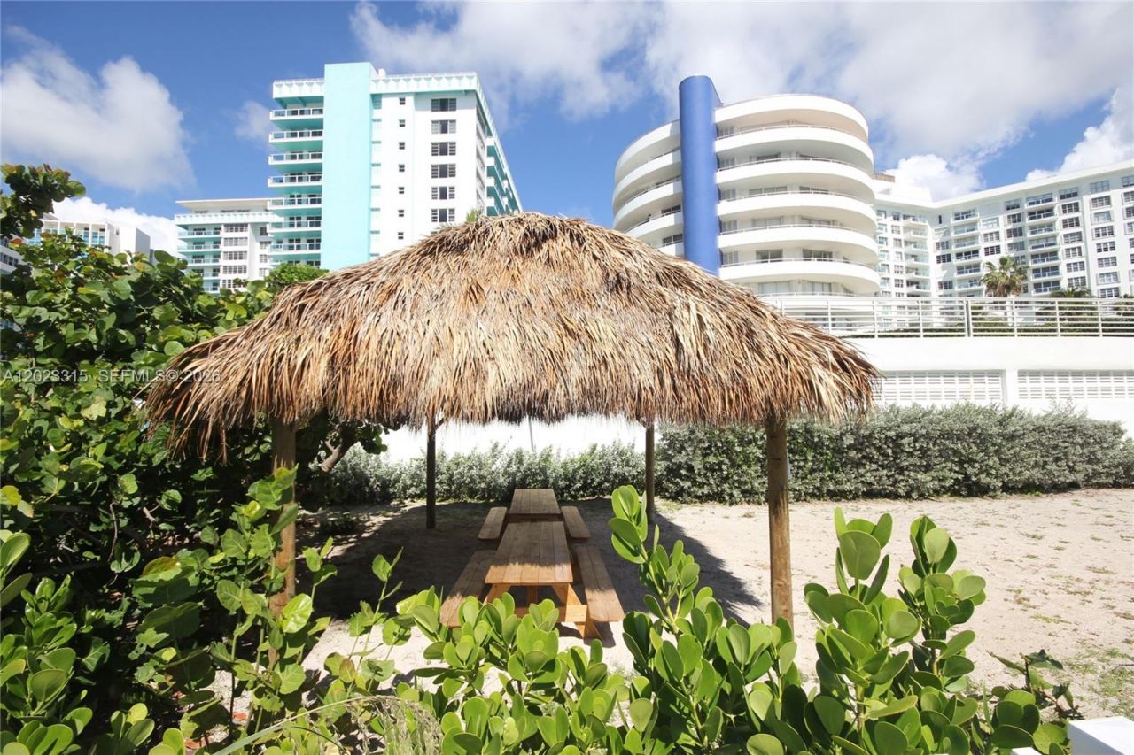 5151 Collins Ave , Unit 827, Miami Beach, FL 33140 Photo