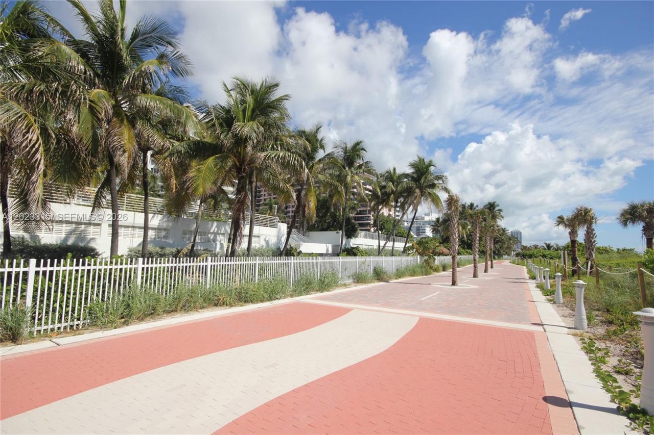 5151 Collins Ave , Unit 827, Miami Beach, FL 33140 Photo