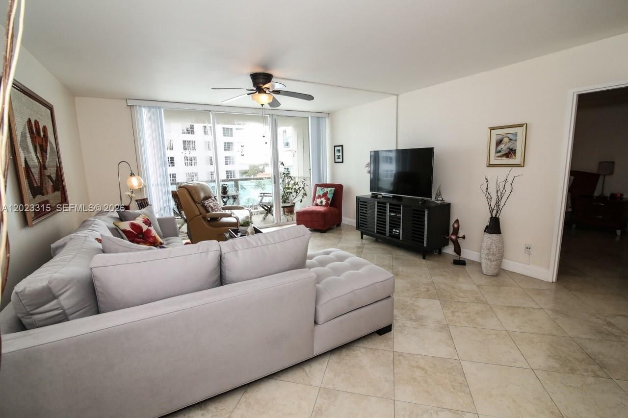 5151 Collins Ave , Unit 827, Miami Beach, FL 33140 Photo