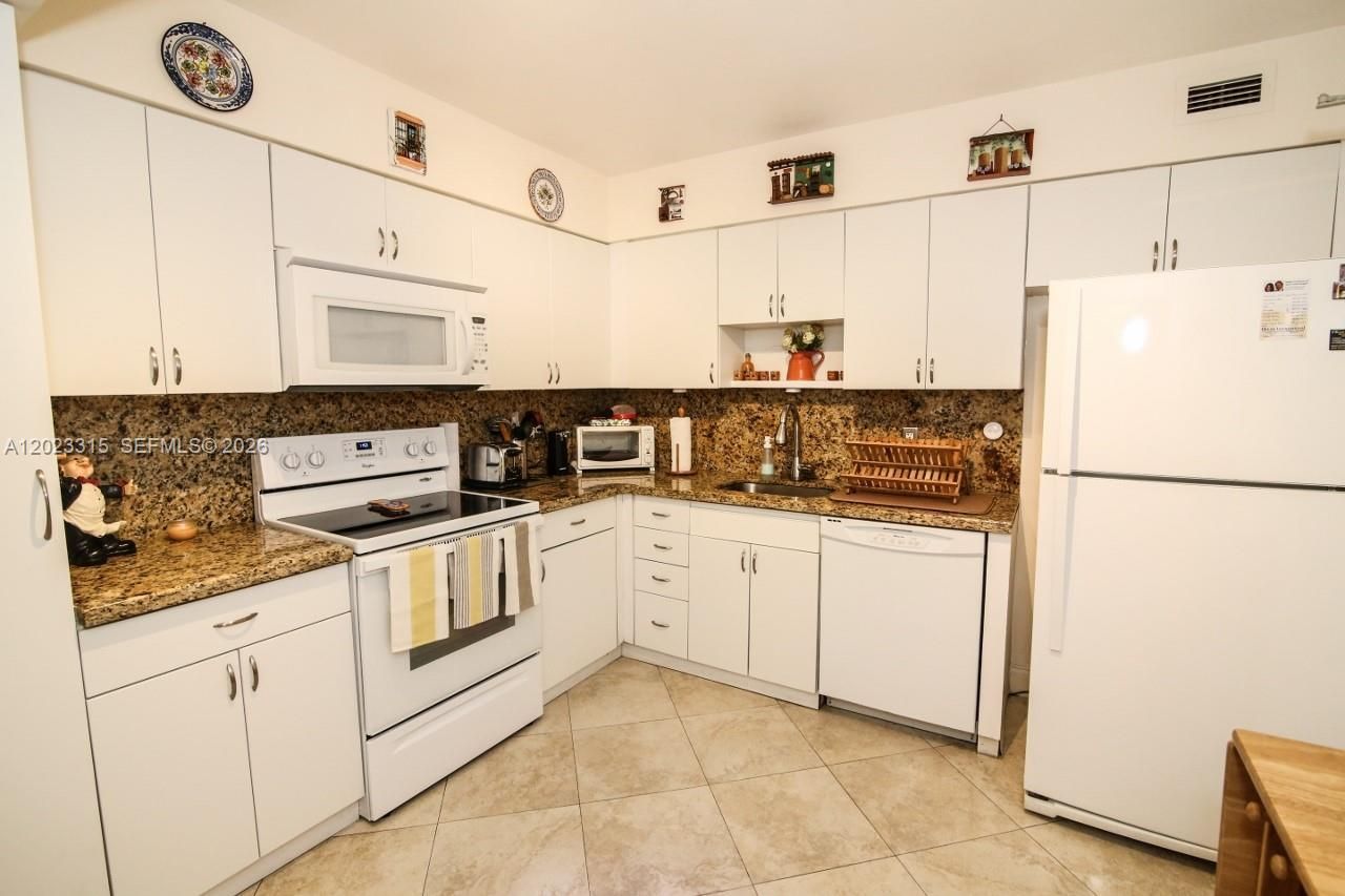5151 Collins Ave , Unit 827, Miami Beach, FL 33140 Photo