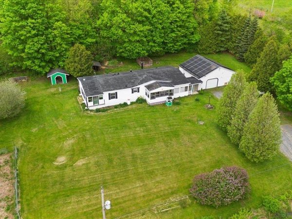 673 Bullock Road, Georgia, VT 05468