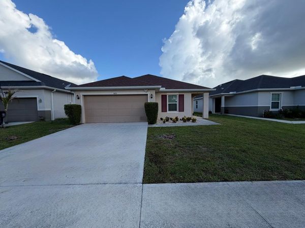 5870 NW Pine Trail Circle, Port St. Lucie, FL 34983