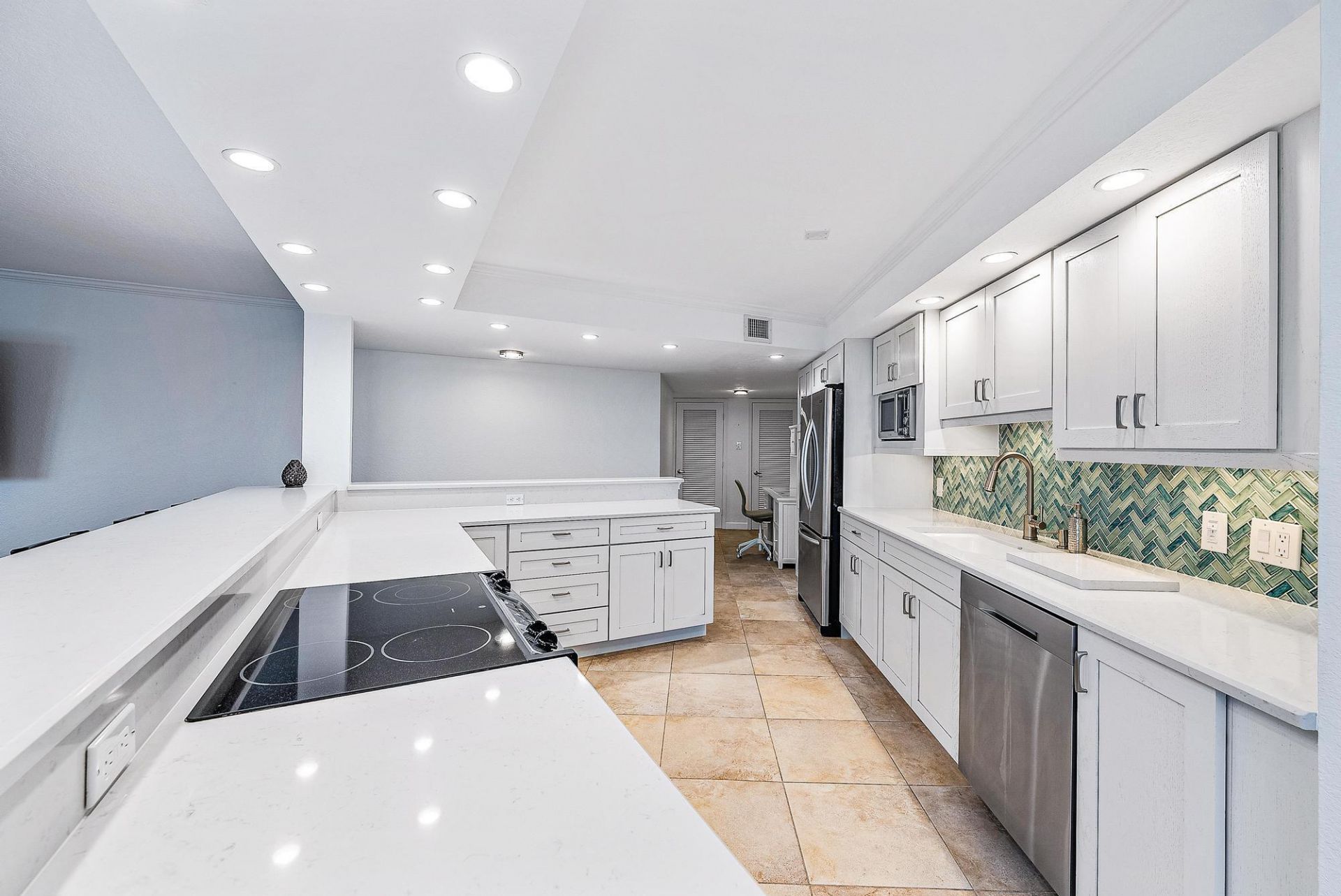 5420 N Ocean Drive, Unit 305, Singer Island, FL 33404 Photo
