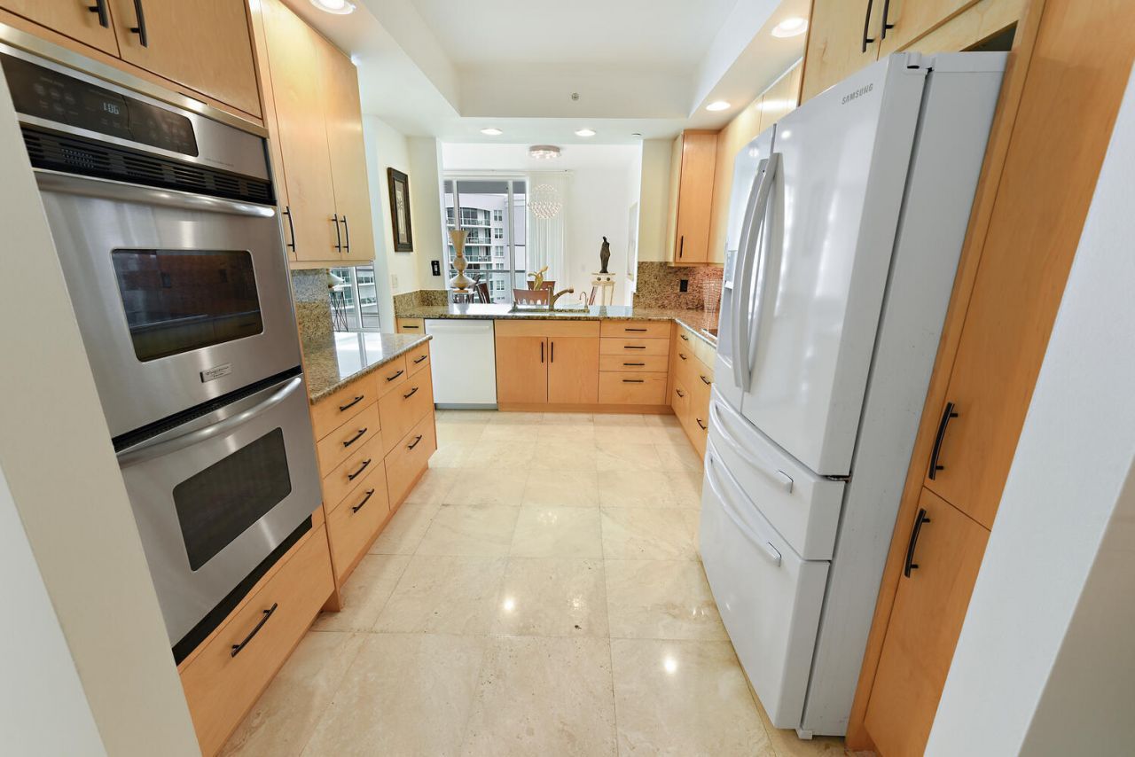 550 SE Mizner Boulevard, Unit B702, Boca Raton, FL 33432 Photo