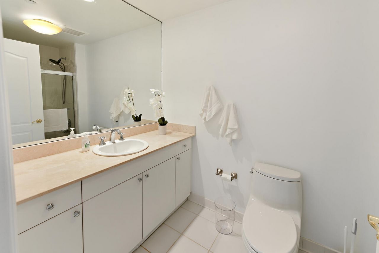 550 SE Mizner Boulevard, Unit B702, Boca Raton, FL 33432 Photo