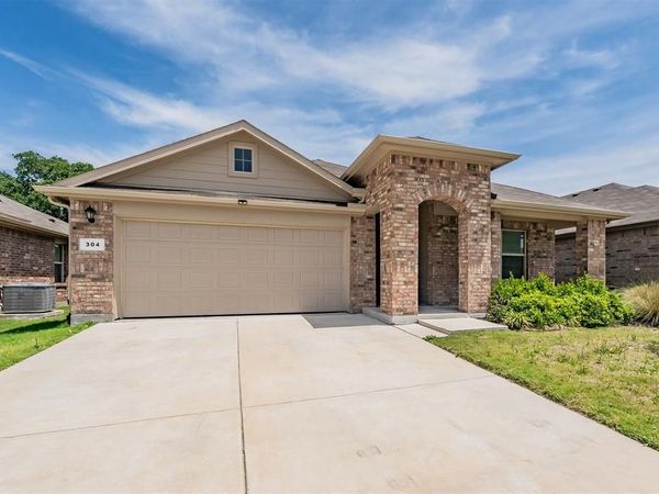 304 Abingdon Street, Azle, TX 76020