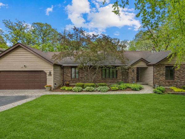 655 Oakview Drive , Algonquin, IL 60102
