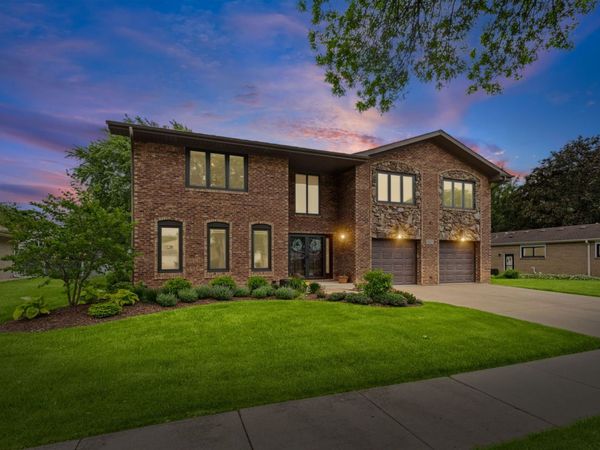 1227 S Highland Avenue , Arlington Heights, IL 60005