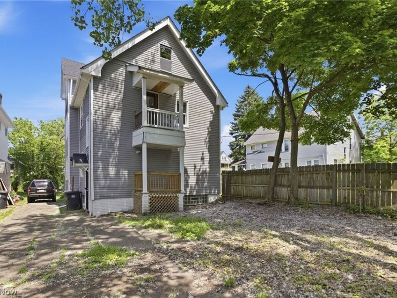 1842 Colonnade Road, Unit DOWN, Cleveland, OH 44112 Photo 2