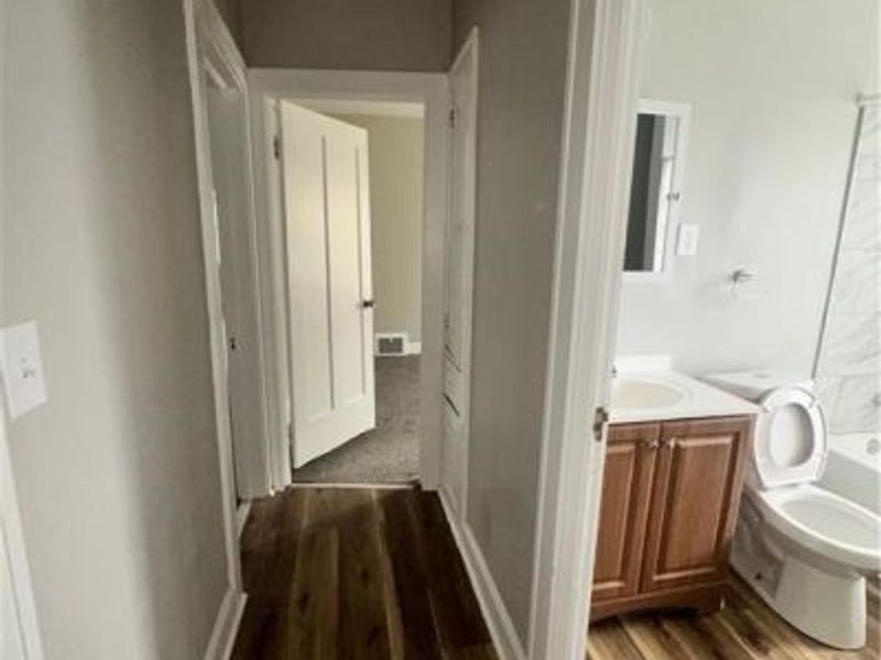 1842 Colonnade Road , Unit DOWN, Cleveland, OH 44112 Photo 4