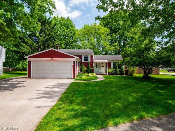 8590 Fairlane Drive , Olmsted Falls, OH 44138