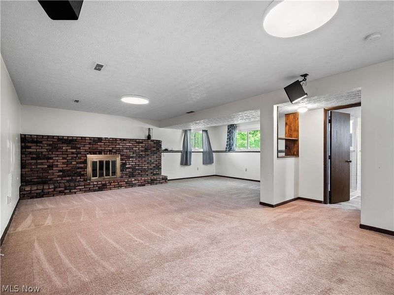 8590 Fairlane Drive, Olmsted Falls, OH 44138 Photo 17