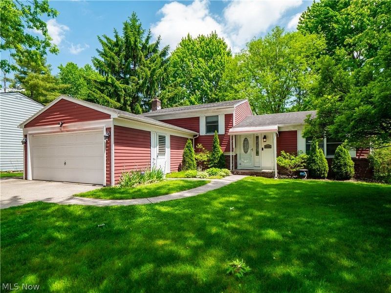 8590 Fairlane Drive, Olmsted Falls, OH 44138 Photo 3