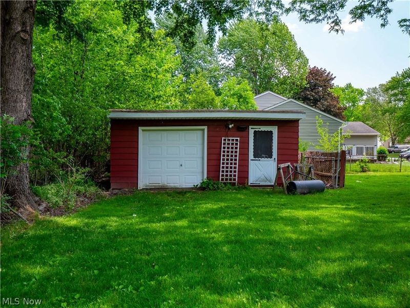 8590 Fairlane Drive, Olmsted Falls, OH 44138 Photo 34