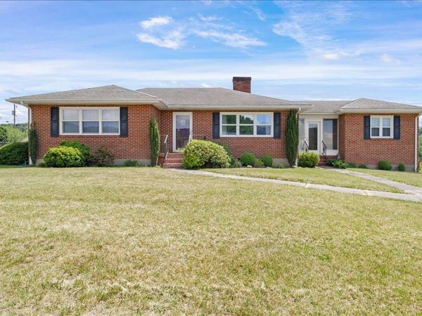 2605 Pinecrest DR, Vinton, VA 24179