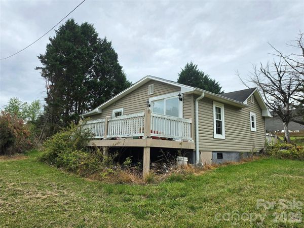 2121 Quartz Lane, Hudson, NC 28638