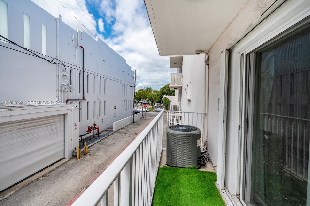 1420 Pennsylvania Ave , Unit 201, Miami Beach, FL 33139 Photo