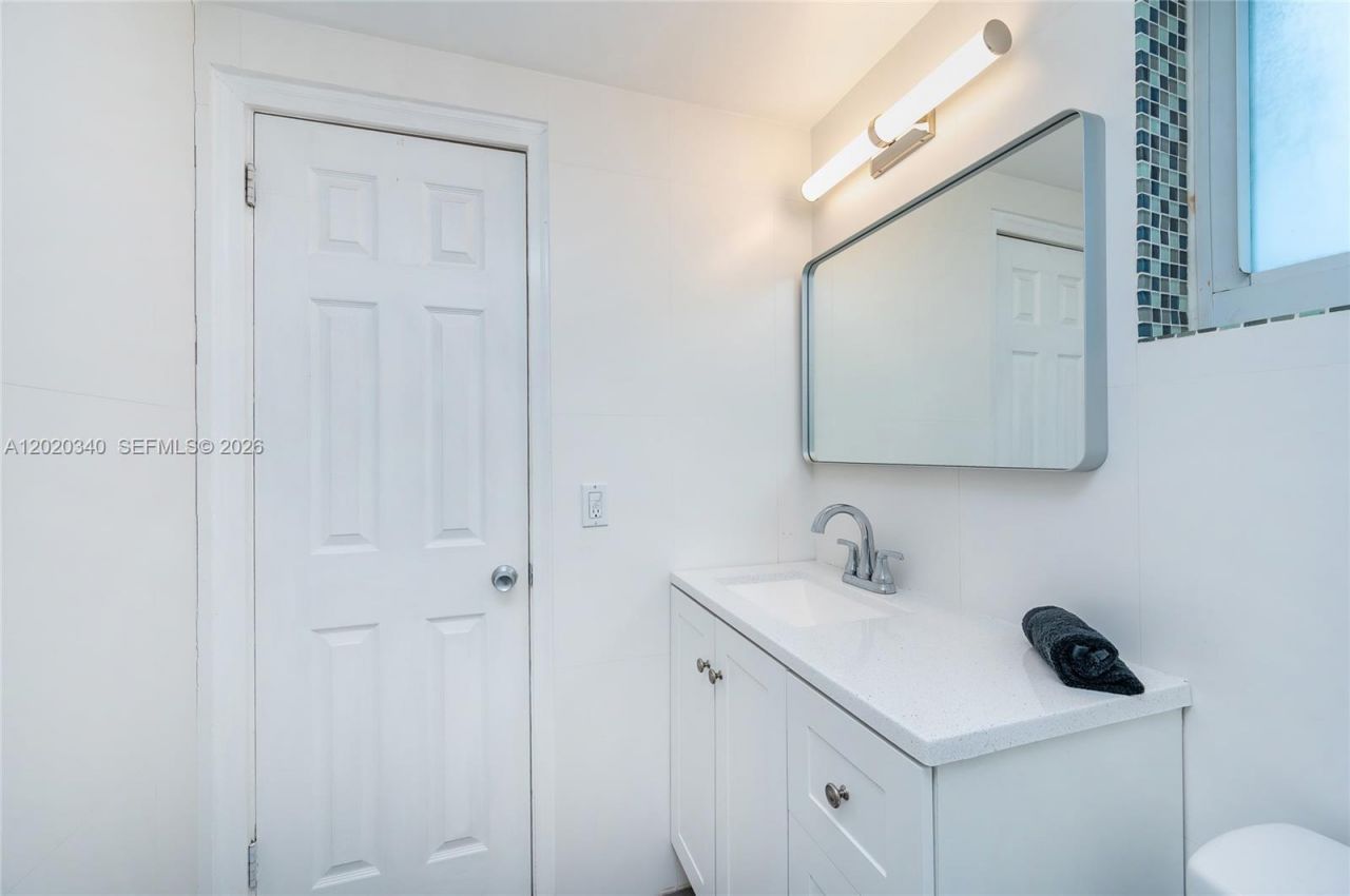 1420 Pennsylvania Ave , Unit 201, Miami Beach, FL 33139 Photo