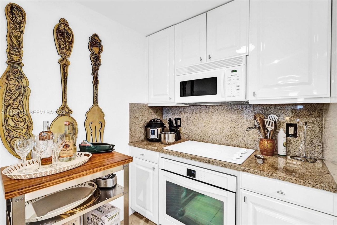 3400 SW 27th Ave , Unit 206, Miami, FL 33133 Photo
