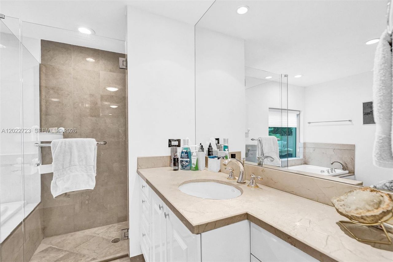 3400 SW 27th Ave , Unit 206, Miami, FL 33133 Photo
