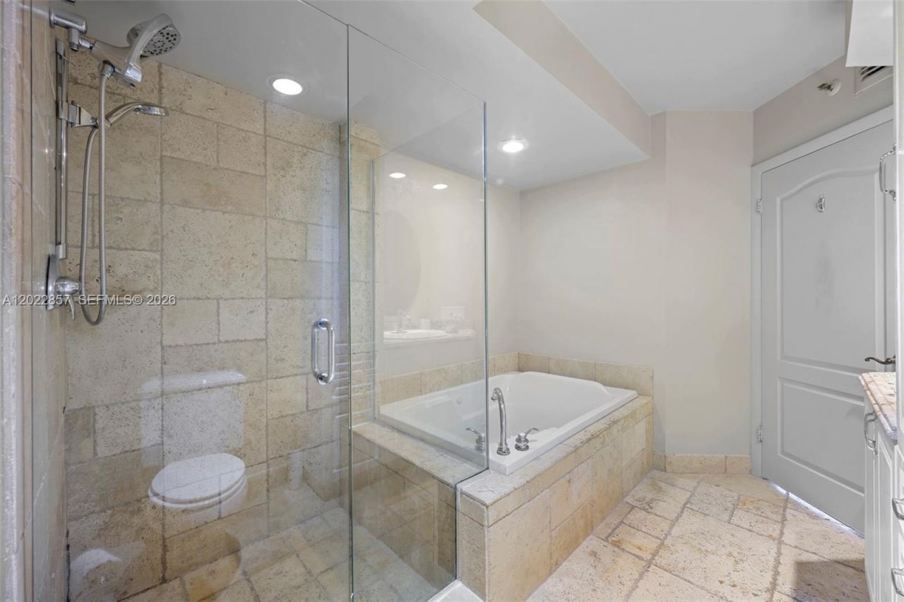 20185 E Country Club Dr , Unit 1104, Aventura, FL 33180 Photo