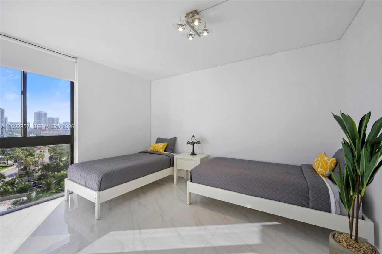 20185 E Country Club Dr , Unit 1104, Aventura, FL 33180 Photo
