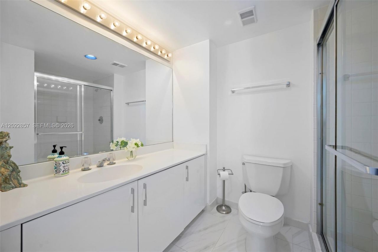 20185 E Country Club Dr , Unit 1104, Aventura, FL 33180 Photo