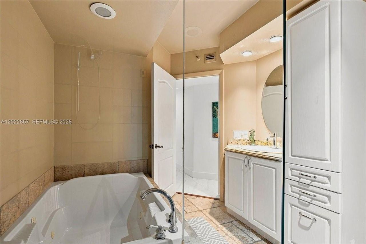 20185 E Country Club Dr, Unit 1104, Aventura, FL 33180 Photo