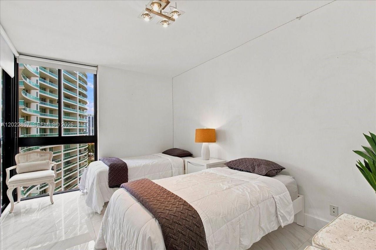 20185 E Country Club Dr, Unit 1104, Aventura, FL 33180 Photo