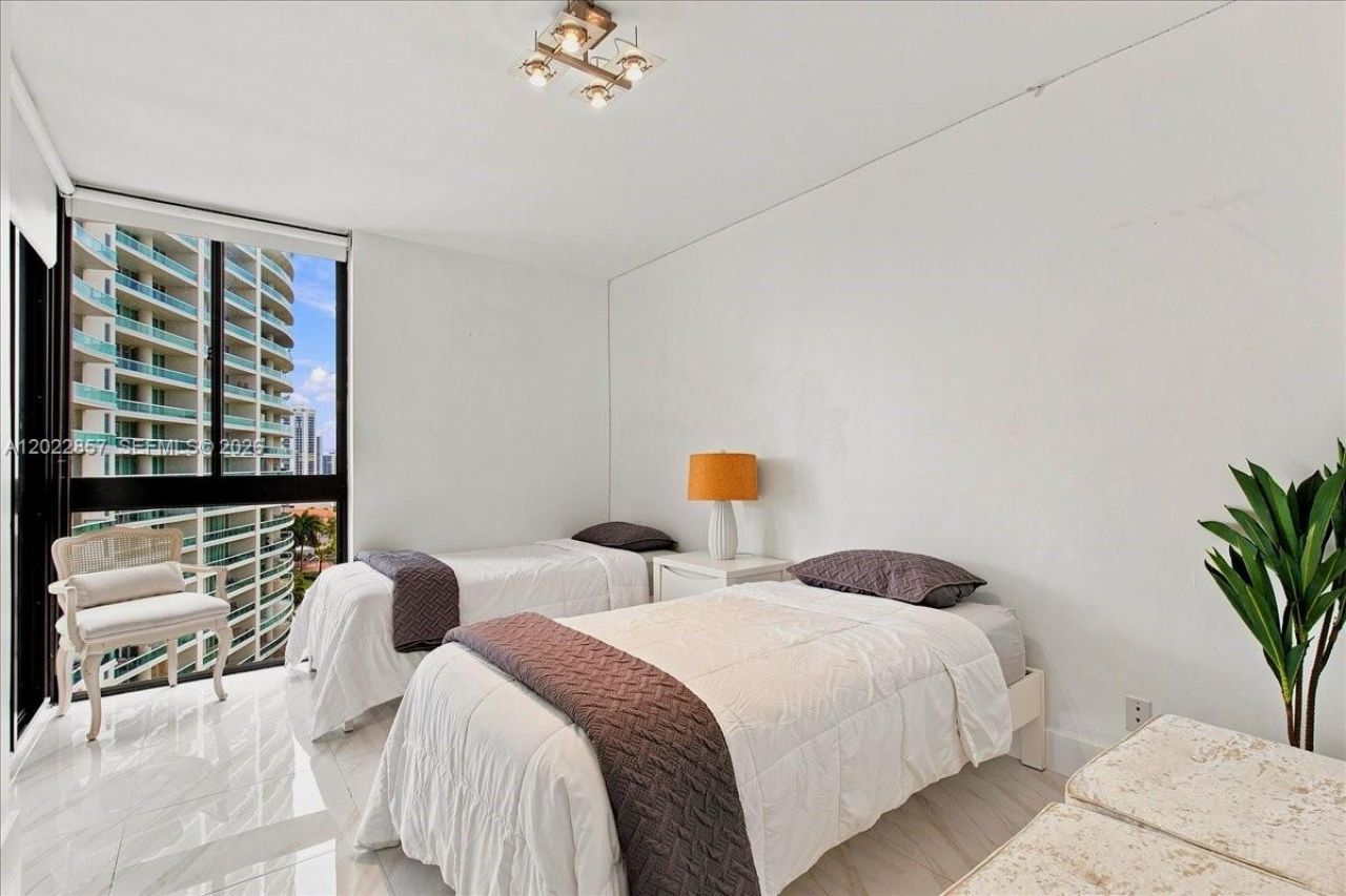 20185 E Country Club Dr, Unit 1104, Aventura, FL 33180 Photo