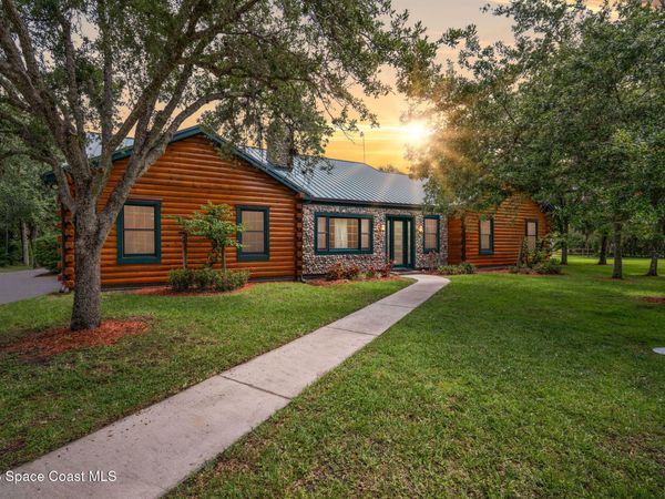 5670 23rd Street SW, Vero Beach, FL 32968