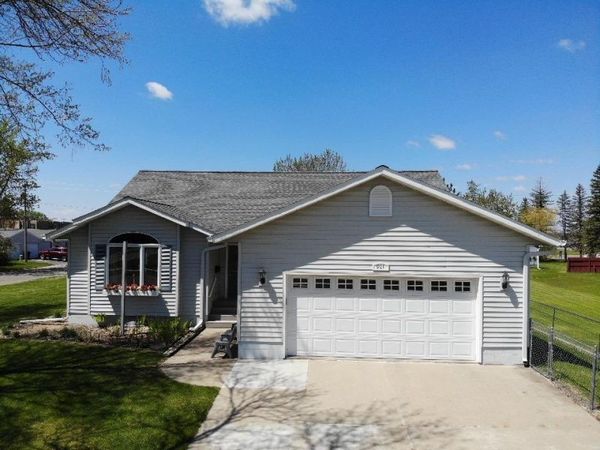 901 5th Street NE, Staples, MN 56479