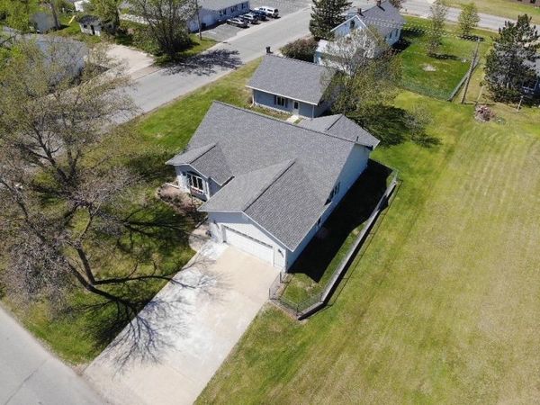 901 5th Street NE, Staples, MN 56479
