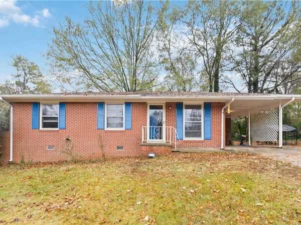 913 Longleaf Drive , Forest Park, GA 30297