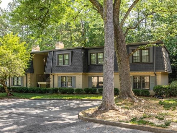 22 Glenald Way , Atlanta, GA 30327