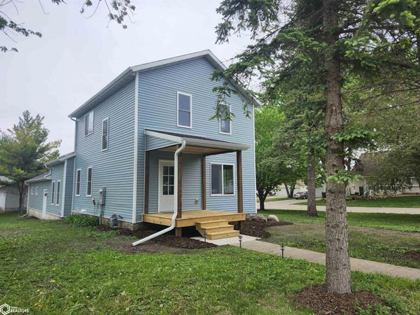 607 E Main Street, Lake Mills, IA 50450